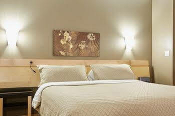 Le Dauphin St-hyacinthe Hotel 3*